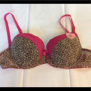 Animal Print Under Underwire Bra’s Lace Trim